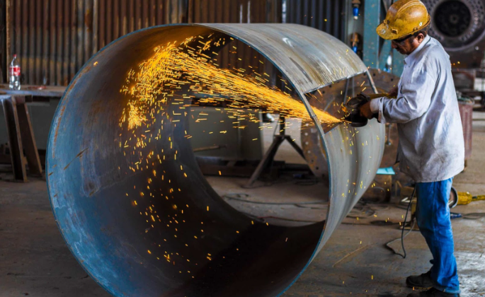 “Illuminating Brilliance: Unveiling the Advantages of Metal Fabrication for Commercial Lighting Applications”