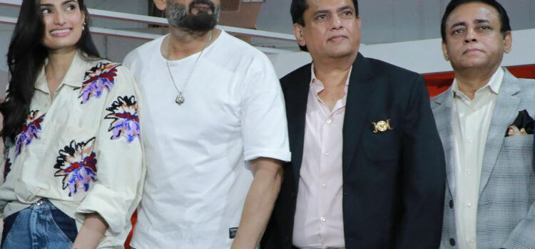GM Modular Brand Ambassadors, the father daughter duo – Suniel Shetty and Athiya Shetty visited GM Modular stall at Acetech, Mumbai 2023