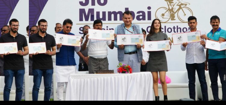 Deepak Kesarkar, Mumbai’s Guardian Minister, Ramdas Athawale and Shrikant Shinde announce Thane-Mumbai cycling lane at Jio Mumbai Cyclothon