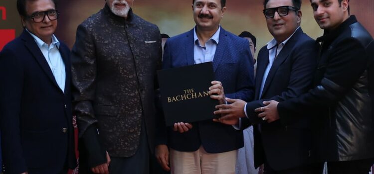 Amitabh Bachchan launches SMM Ausaja’s Om Books International’s The Bachchans: A Saga of Excellence Unveiling
