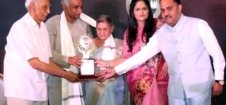Dr. Mandakini Amte received the Urja Lifetime Achievement Award by Gravitus Foundation Pune