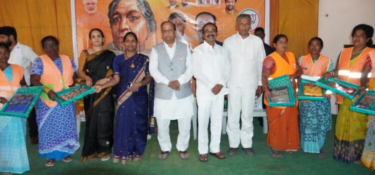 Celebrating Sarojini Naidu Birth Anniversary: Sudhakar Gande Honors GHMC Workers