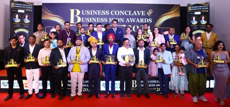 Bollywood Actor Sharman Joshi Shines the Franchise Batao Business Awards 2024.
