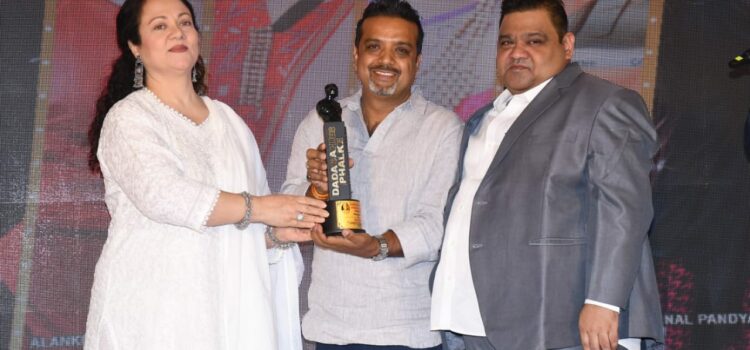 Raju Gauli, DOP of 50 superhit shows including Ishqbaaz, Naagin, honoured with Dada Saheb Phalke Indian Television Award by Mandakini