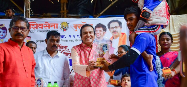 Dinesh Shahra Foundation Recognizes Youth Participation at a Dahi Handi Celebration Event in Mumbai
