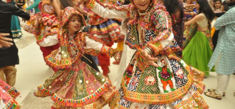Shrinathji Garba Class Kicks Off Navratri with Pre-Navratri Celebration at Reliance Mall