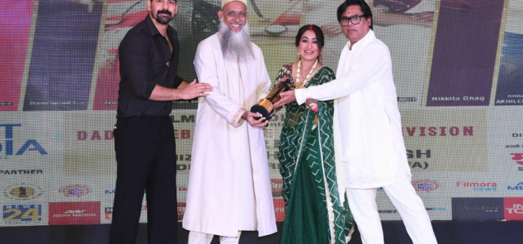 Mustafa Yusufali Gom Honoured at Dadasaheb Phalke Television Awards 2024