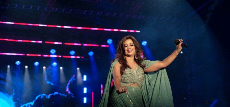 Shreya Ghoshal Mesmerises Fans at Hyderabad’s Record-Breaking Concert with Richika Dadheech’s Grand Gesture