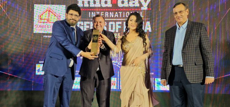 Rajeev Chaudhari Wins Mid-Day Iconic Film Trade Analyst Award