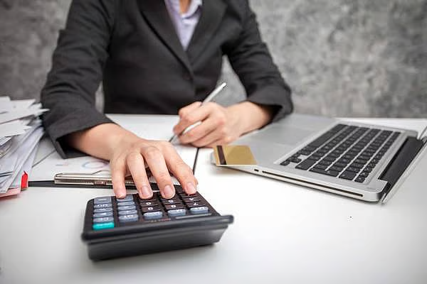 Quickly check your personal loan EMI with an easy calculator for better financial planning