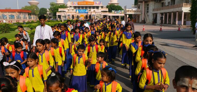 20,000 Poor and Needy Rejoice: Jagadguru Kripalu Parishat Distributes Aid Across Braj