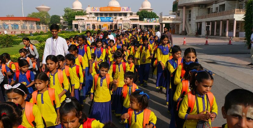 20,000 Poor and Needy Rejoice: Jagadguru Kripalu Parishat Distributes Aid Across Braj